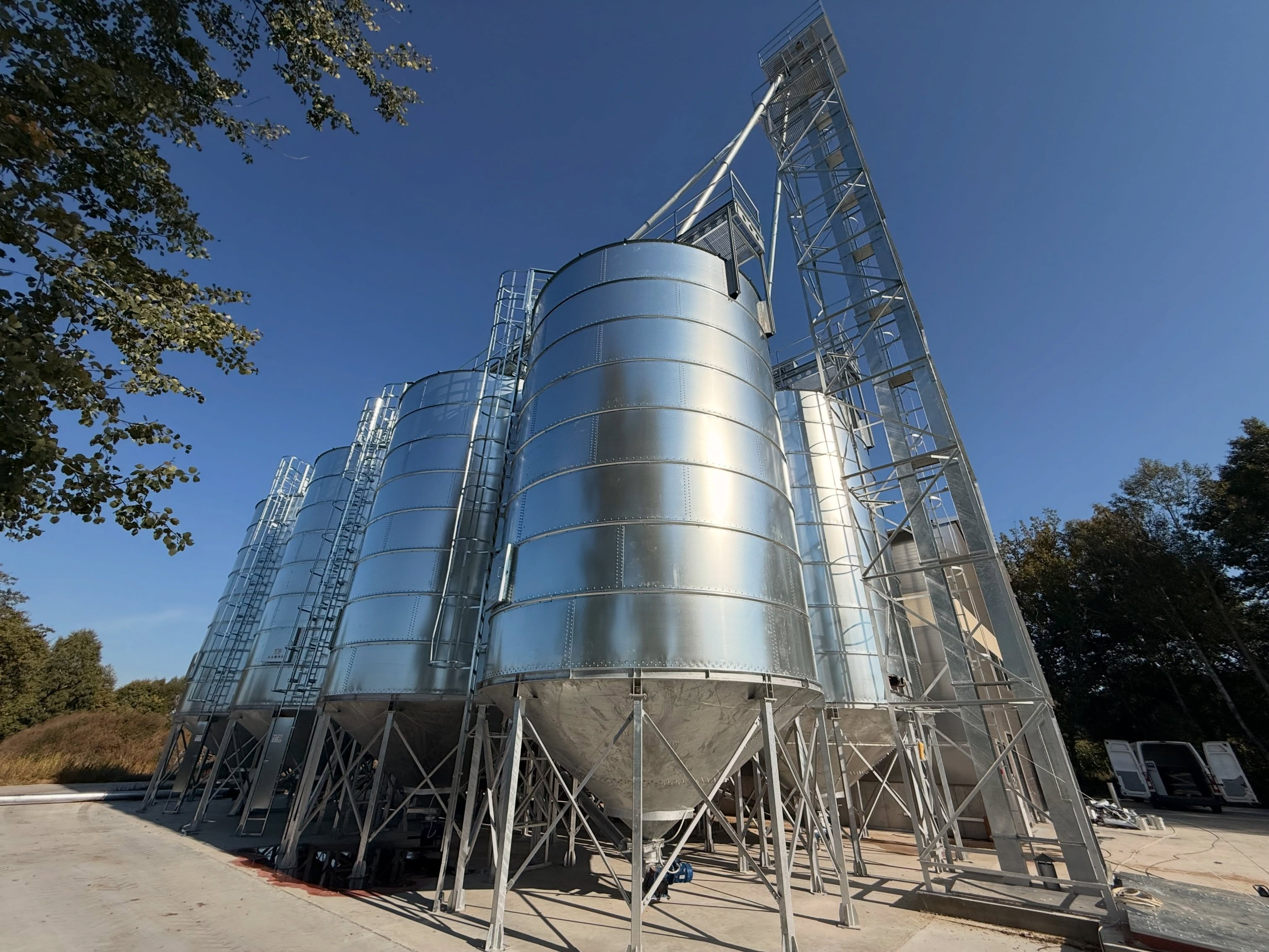 Instalacja silosów zbożowych MONTERBUD